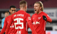 Emil Forsberg e Dani Olmo festejam golo da vitória do Leipzig em Estugarda (Matthias Hangst/EPA)