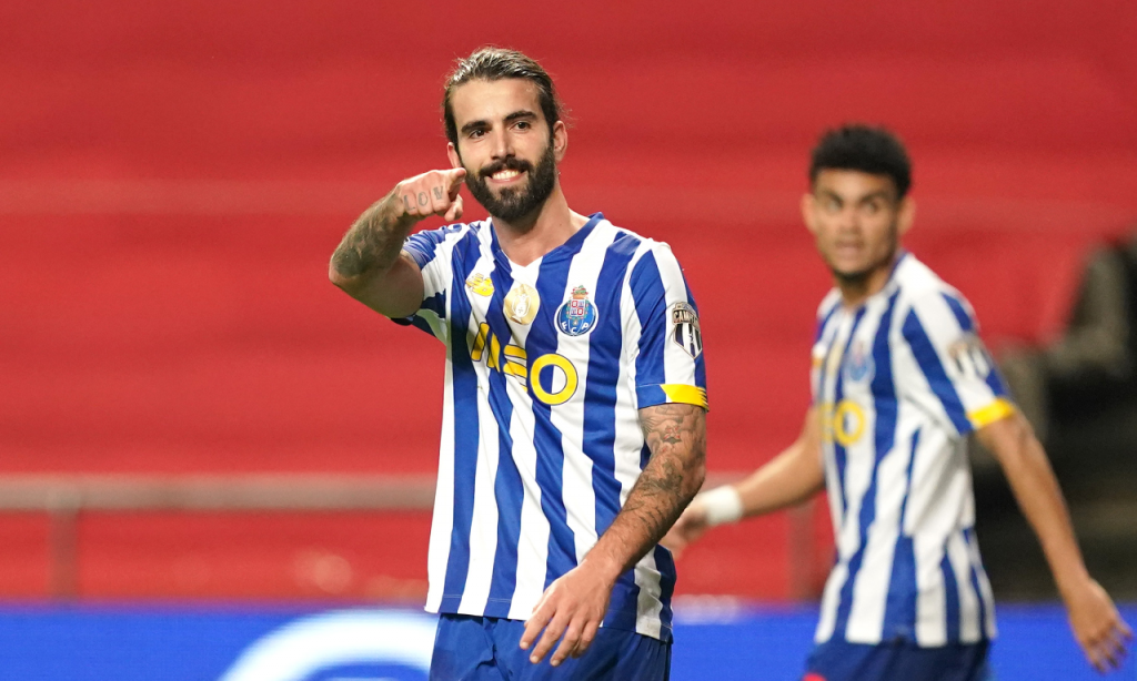 Sérgio Oliveira abriu o marcador no Sp. Braga-FC Porto (Hugo Delgado/LUSA)