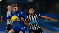 Timo Werner e Isaac Hayden no Chelsea-Newcastle (Mike Hewitt/AP)