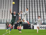 As imagens do Juventus-Crotone (EPA/ALESSANDRO DI MARCO)
