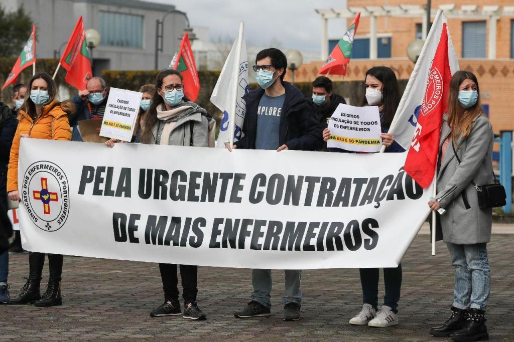 Enfermeiros dos Hospitais da Universidade de Coimbra em protesto