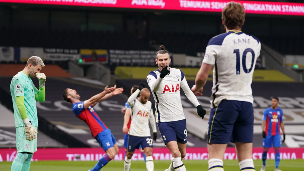 Gareth Bale festeja o 1-0 no Tottenham-Crystal Palace (John Walton/EPA)