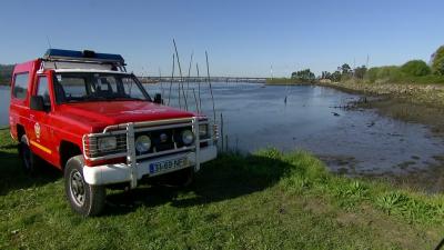 Mau tempo: "subida rápida" do rio Lima submerge dois carros. Circulação cortada nas pontes de Estorãos e Santa Marinha - TVI