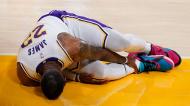 LeBron James lesionado (AP Photo/Marcio Jose Sanchez)