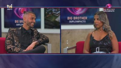 Joana admite que está à espera de receber uma mensagem de Bruno no telemóvel - Big Brother