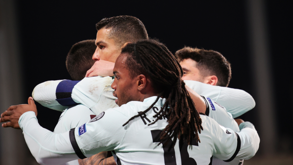 Cristiano Ronaldo festeja o 1-2 que ditou a reviravolta no Luxemburgo-Portugal, aos 51 minutos (Olivier Matthys/AP)