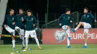 Seleção de Itália no aquecimento para o jogo ante a Lituânia, de apuramento para o Mundial 2022 (Toms Kalnins/EPA)