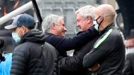 José Mourinho e Steve Bruce no Newcastle-Tottenham (Scott Heppell/AP)