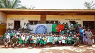 Sporting doou equipamentos a crianças na República Centro Africana (foto Exército português)