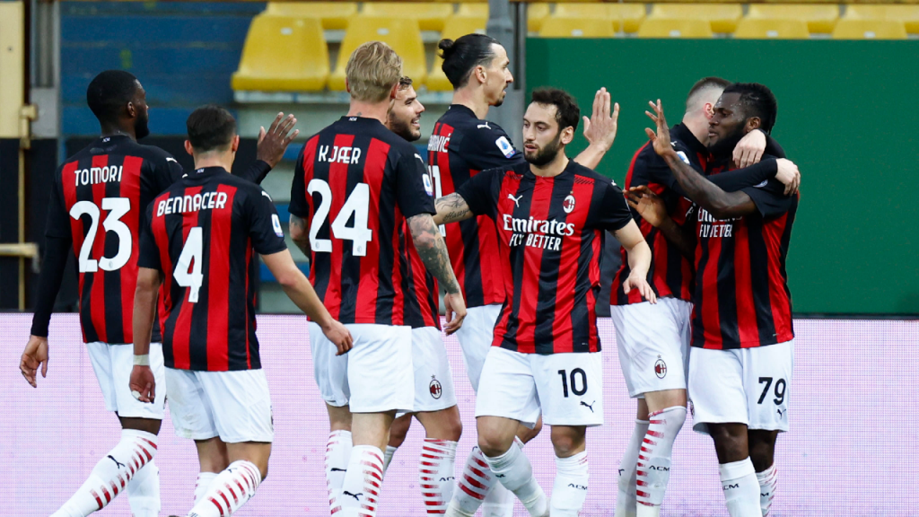 Milan festeja um dos golos na vitória em Parma (Elisabetta Baracchi/EPA)