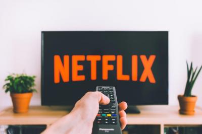 Netflix eleva número de assinantes, aumenta negócio e mantém lucro - TVI