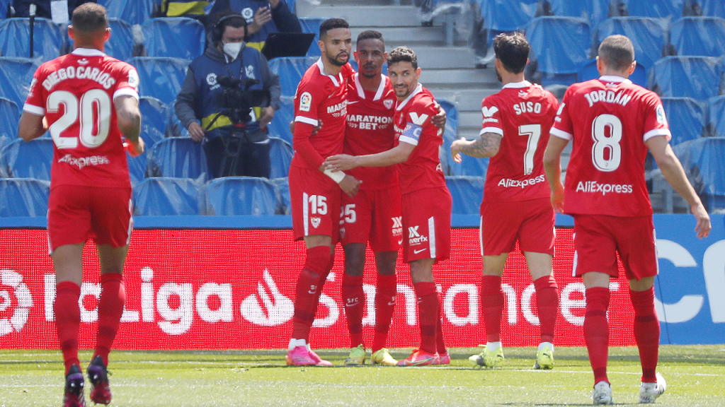 Sevilha festeja um dos golos na vitória ante a Real Sociedad (Juan Herrero/EPA)