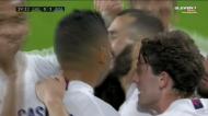 Jogada confusa permite a Benzema bisar para o Real Madrid