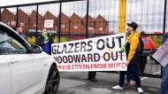 Adeptos invadem Old Trafford em protesto