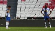 Otávio e Mbemba reagem no Benfica-FC Porto (Mário Cruz/LUSA)