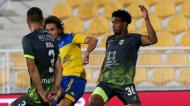 II Liga: Estoril-Desp. Chaves, duelo entre Miguel Crespo, Bura e Kevin Pina (Estoril)