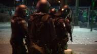 Carga policial, garrafas a voar e caos no Marquês