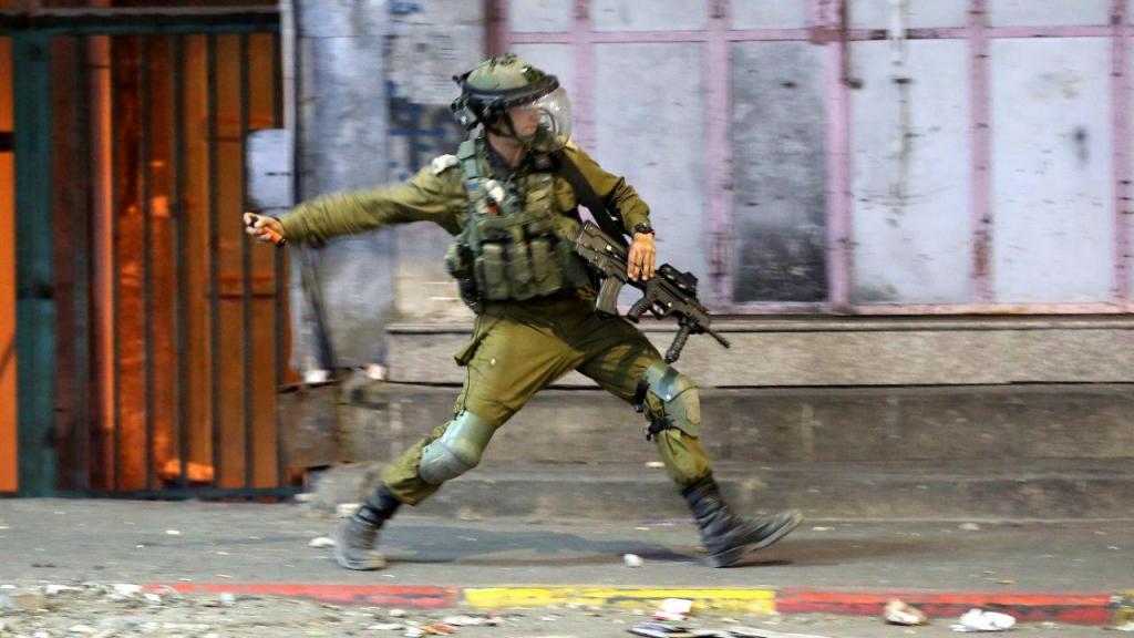 Confrontos entre palestinianos e o exército israelita em Hebron, na Cisjordânia