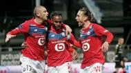 Lille festeja golo ante o Angers: Burak Yilmaz, Renato Sanches e Yusuf Yazici (Lewis Joly/AP)