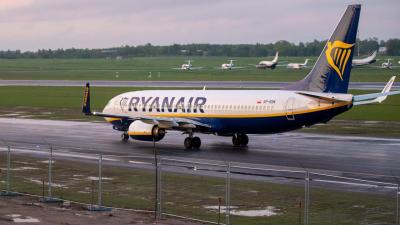 Casal idoso troca bilhetes de ida pelos de volta e Ryanair cobra-lhe quase 130€ para imprimir cartões de embarque - TVI