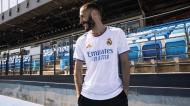 Benzema com a nova camisola principal do Real Madrid para 2021/2022 (Fotos: Real Madrid)