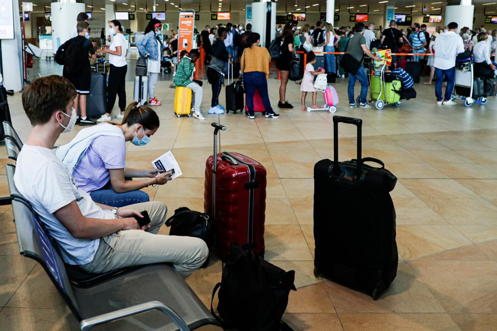 Turistas britânicos deixam o Algarve
