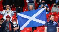 Escoceses fizeram festa nas bancadas (fotos AP Photo/Petr David Josek, Pool)