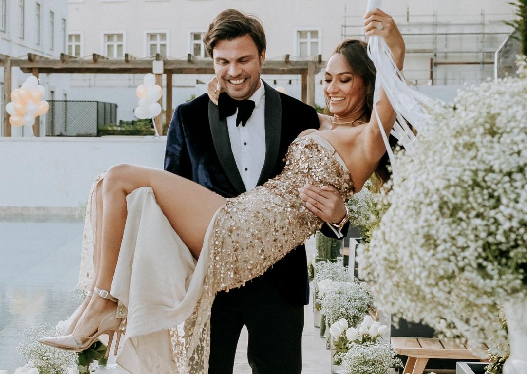 Foto mostra pedido de casamento da namorada ao cantor Cristiano