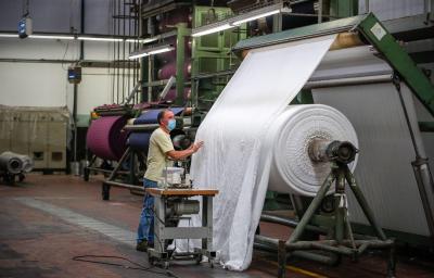 Travão nas encomendas assusta indústria do têxtil e vestuário para 2023 - TVI