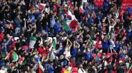 Adeptos de Itália antes do Itália-Espanha (Matt Dunham/EPA)