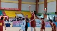 Jovem basquetebolista impressiona: 14 anos e 2.26m de altura (twitter)