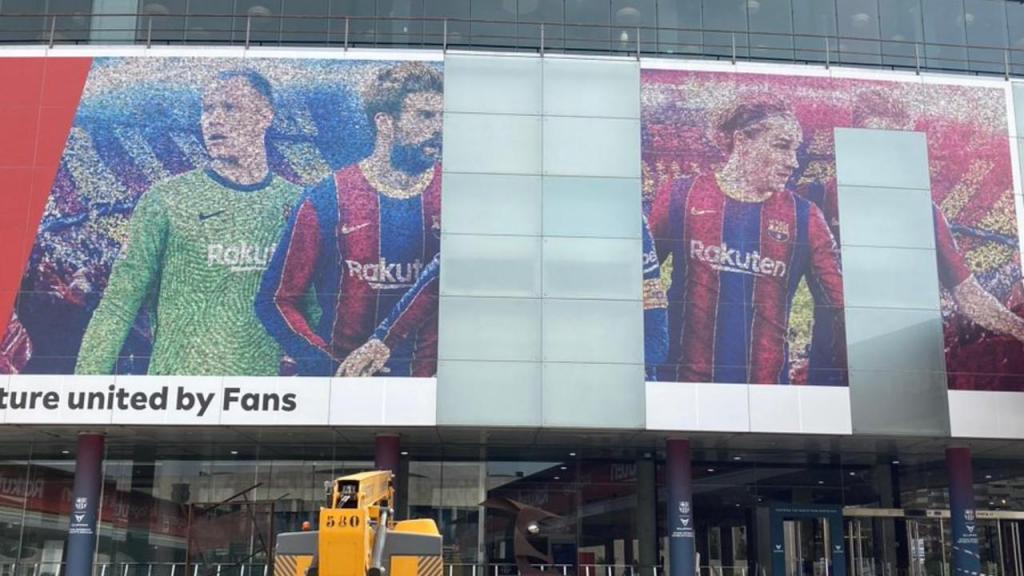 Fachada de Camp Nou sem a imagem de Messi