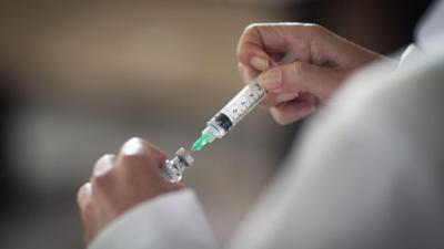 Estudo da FMUP mostra que pessoas com doenças autoimunes têm receio de vacinas - TVI