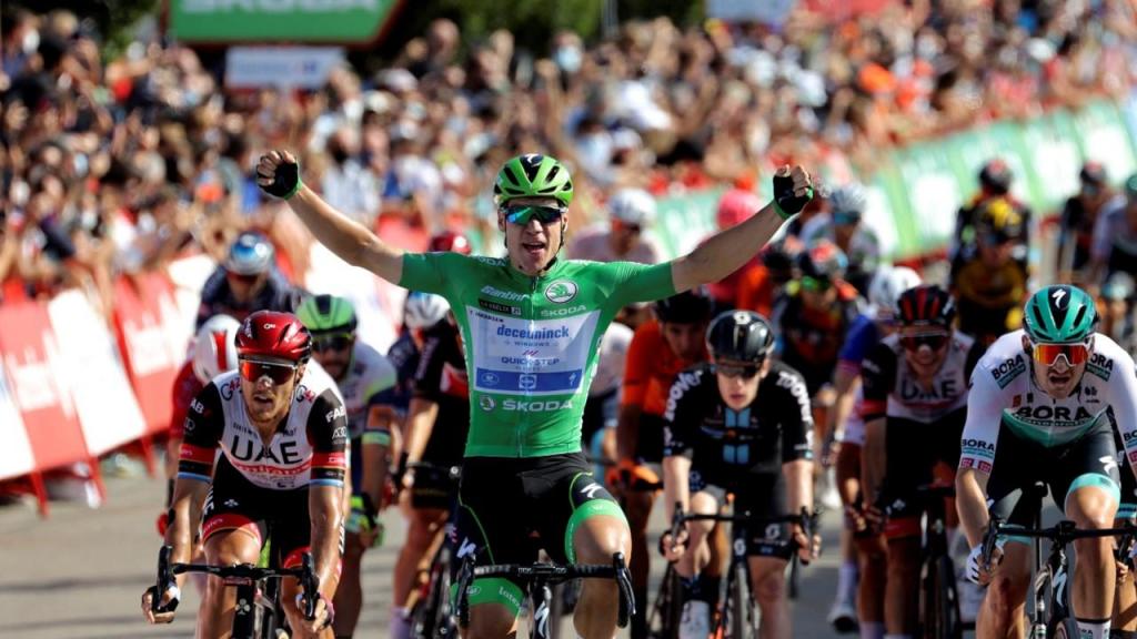 Fabio Jakobsen vence a 16.ª etapa da Vuelta (Manu Bruque/EPA)