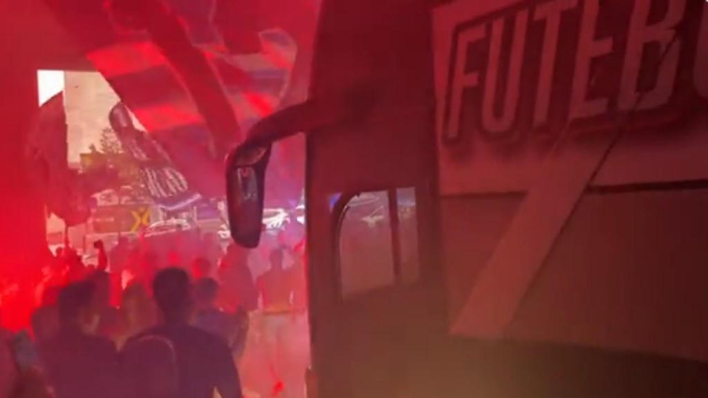 VÍDEO: FC Porto a caminho do Dragão com forte apoio dos adeptos (twitter)