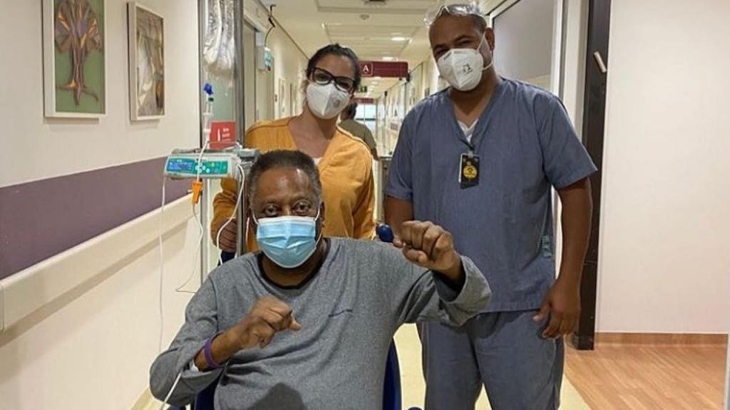 Pelé recupera depois de mais uma intervenção cirúrgica