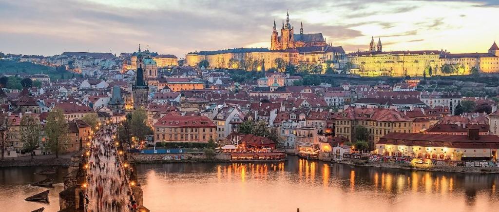 Vista de Praga, capital Rep. Checa (foto: W. Zhang/Unsplash)