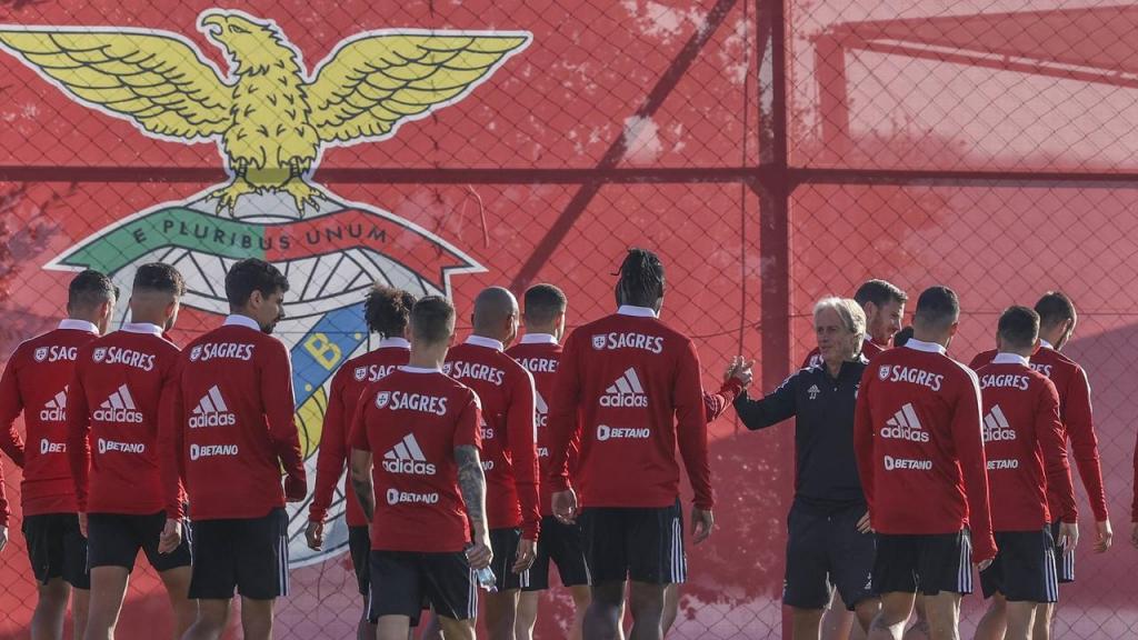 Treino do Benfica com internacionais de regresso