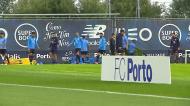 FC Porto: Mbemba foi a principal novidade na véspera do jogo com o Milan