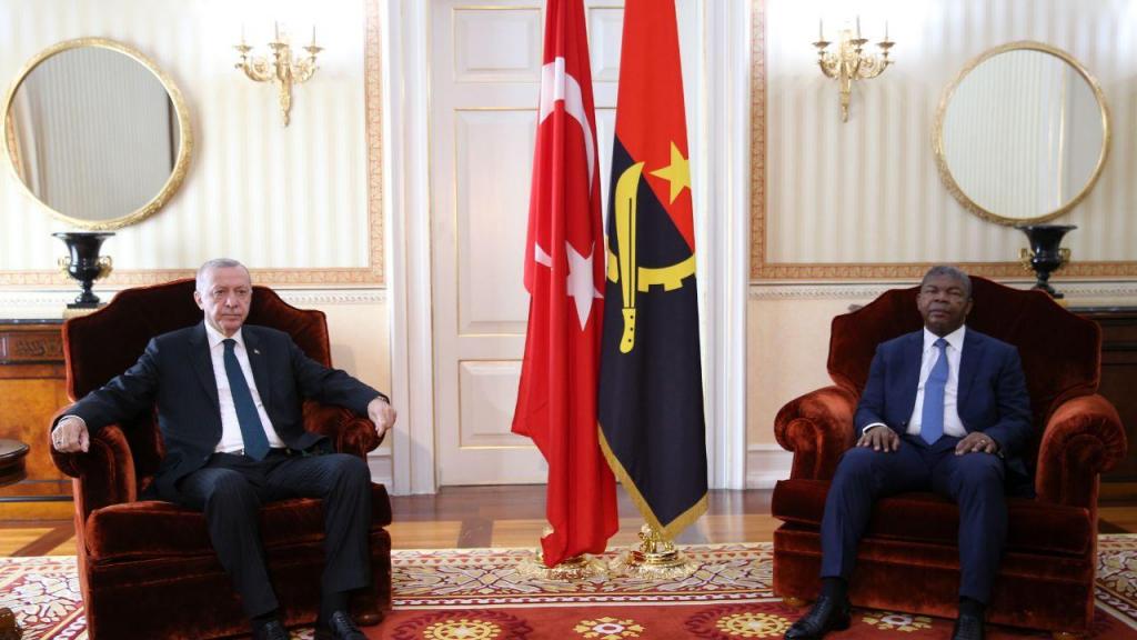 O Presidente angolano João Lourenço e o homólogo turco Recep Tayyip Erdogan, durante o encontro no Palácio Presidencial em Luanda, Angola