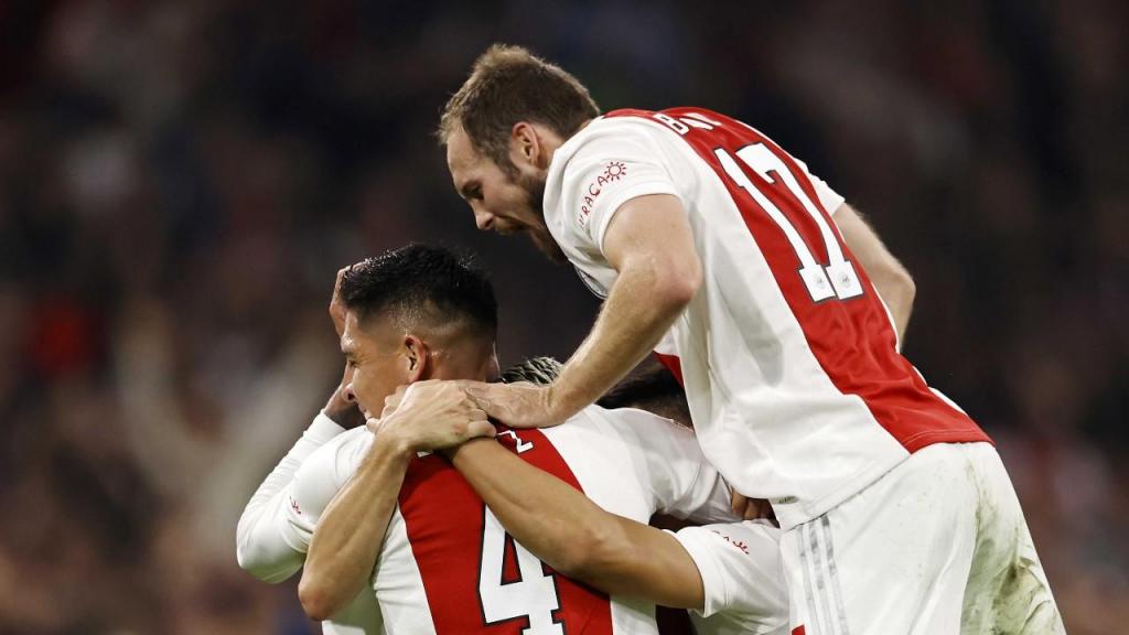 Ajax festeja um dos golos da goleada ao Borussia Dortmund (Maurice Van Steen/EPA)