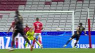 Sané escapa à defesa do Benfica e ameaça o primeiro para o Bayern