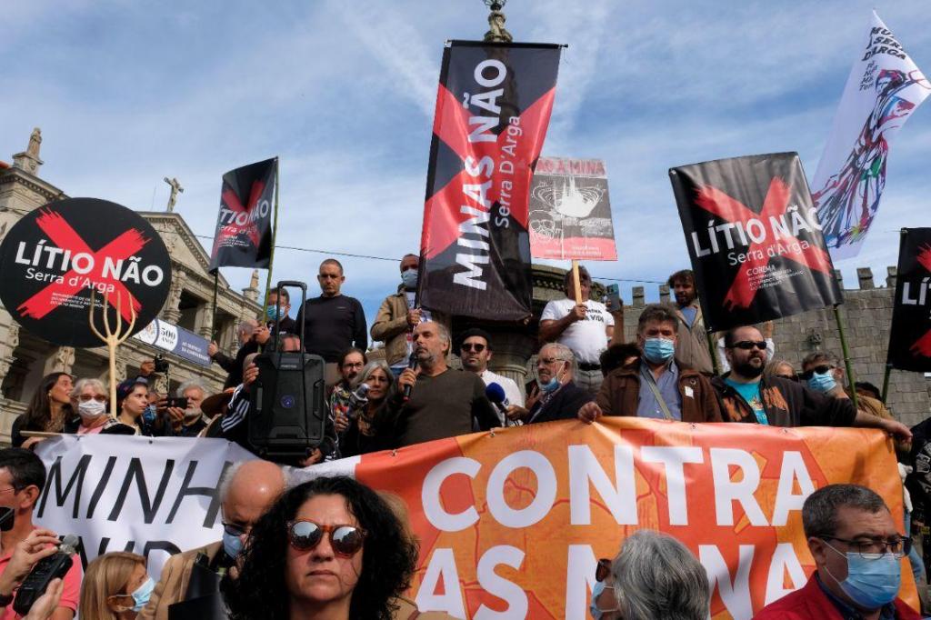 Mais de mil pessoas protestam contra prospeção de lítio na Serra d’Arga