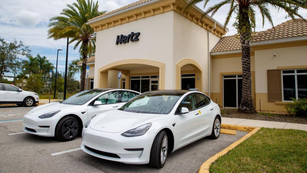 Hertz compra 100 mil veículos Tesla