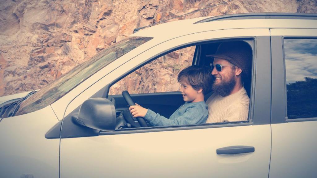 Criança com pai no carro (imagem ilustrativa)