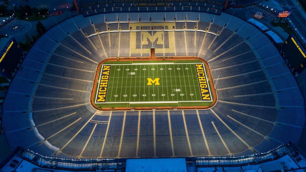 Michigan Stadium, Estados Unidos (futebol americano) - 107.601 espectadores