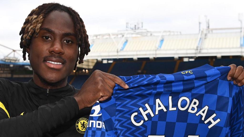Chelsea renovou com Chalobah até 2026