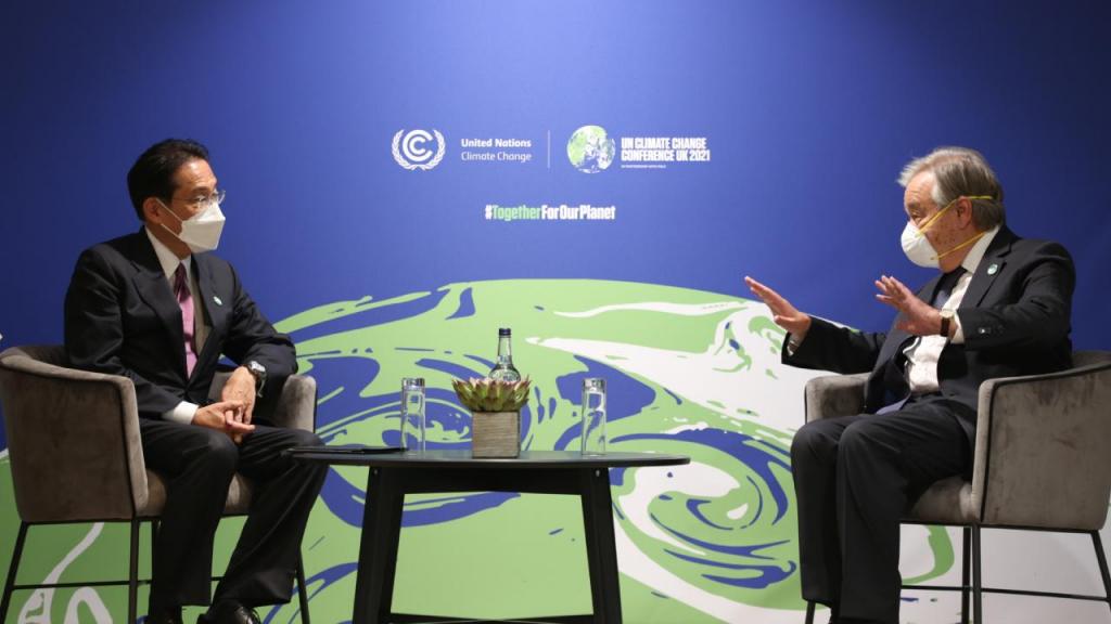 Primeiro-ministro japonês, Fumio Kishida, com o secretário-geral ONU, António Guterres