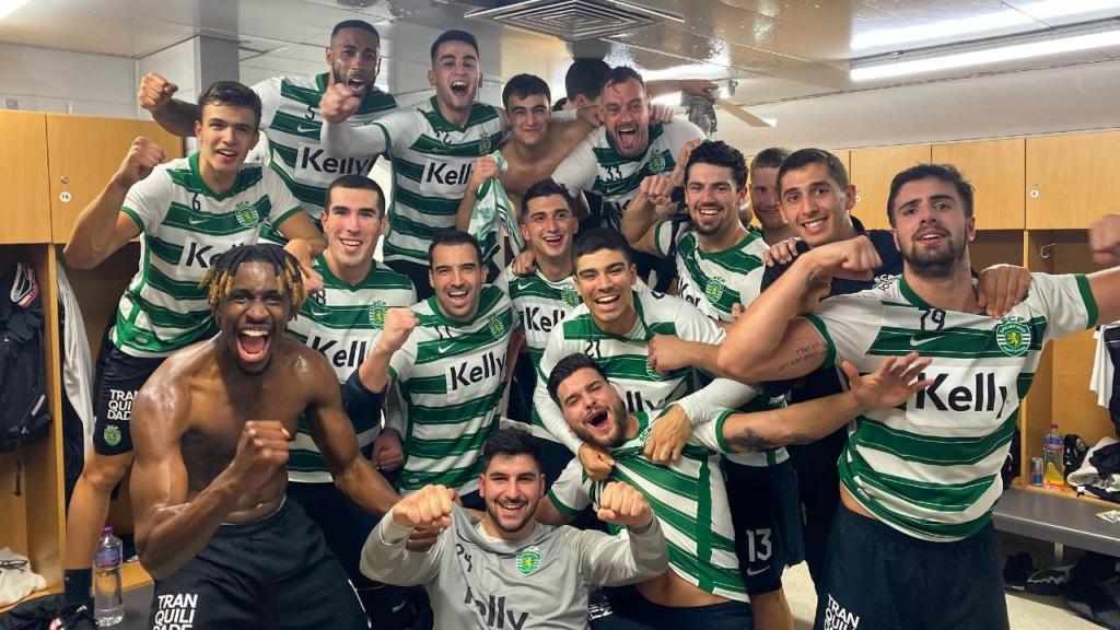 Equipa do Sporting festeja vitória na Luz, na nona jornada do campeonato