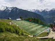 Ottmar Hitzfeld Stadium (Suíça): é o estádio a maior altitude na Europa, 2.000 metros acima da linha da água, rodeado pelos Alpes